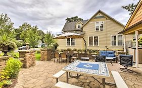 Dog-Friendly Home With Balcony And Yard In Surgeon Bay